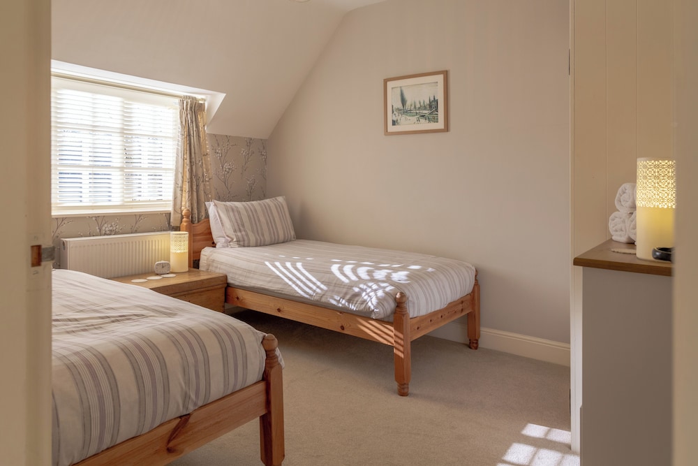 Jasmine Cottage-2BD in Heart of Bourton view 3