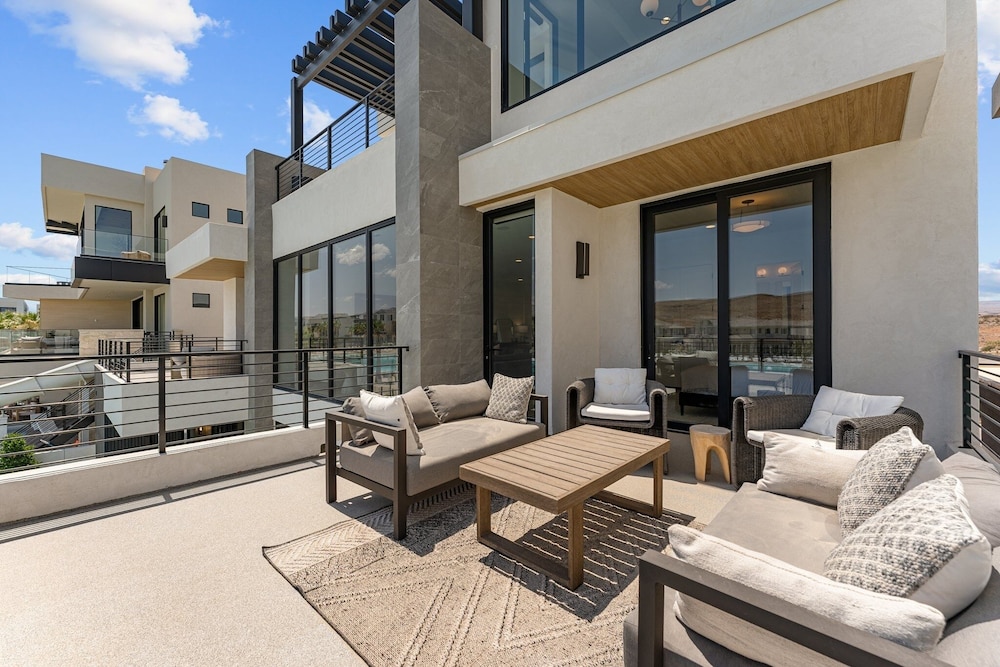 Luxury Beachside 7 Bedroom Home