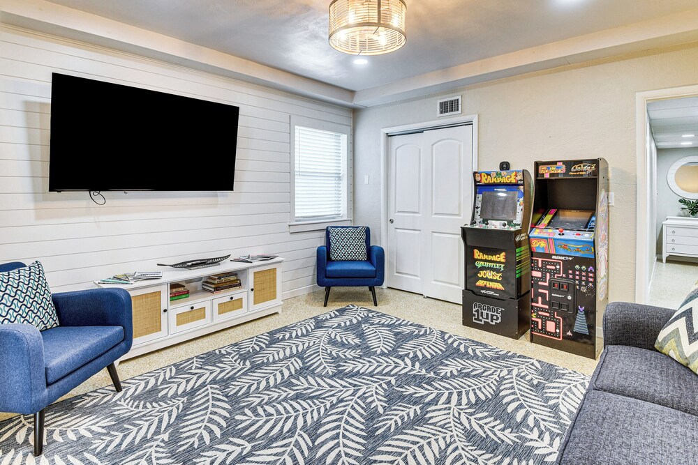 Apt 3 Mi to Beach & Daytona Boardwalk Amusements!