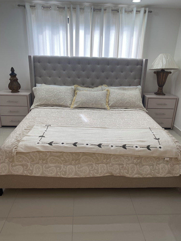 Two Bedroom Space With Pool Oasis Near Hotel Embajador