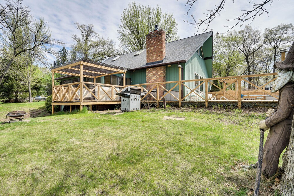 'love Lake Retreat w/ Hot Tub in New Richmond!