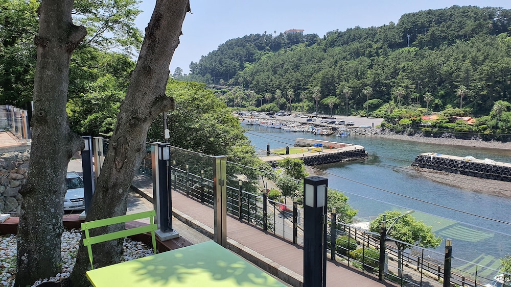 Cheonjiyeon Crystal Hotel 25