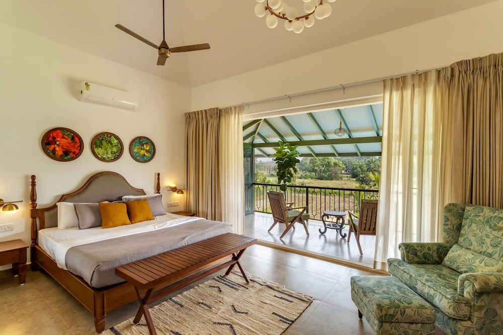 Field View Villa With Pool Perfect for Big Groups