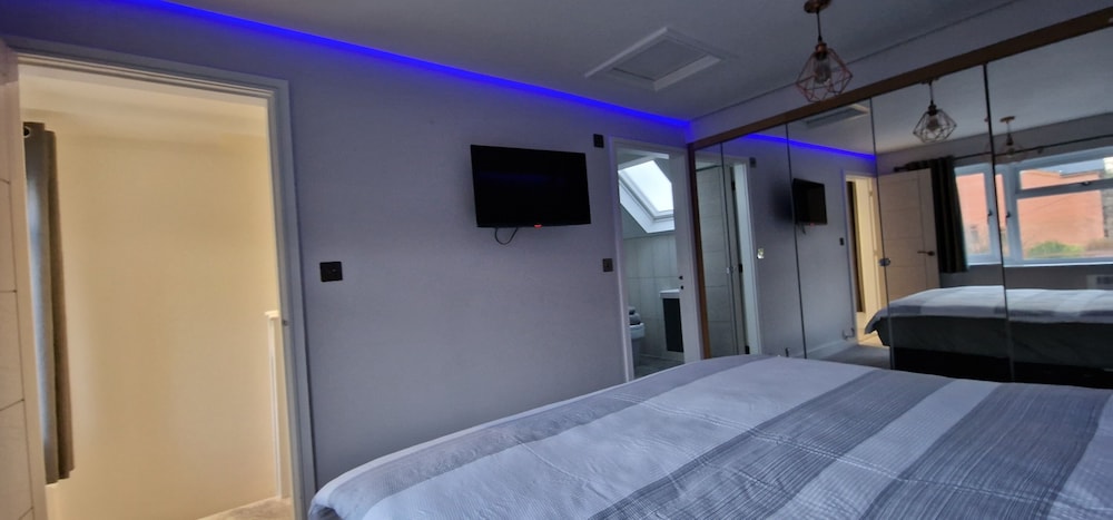 Beautiful 1-bed Apartment in Derbyshire view 3