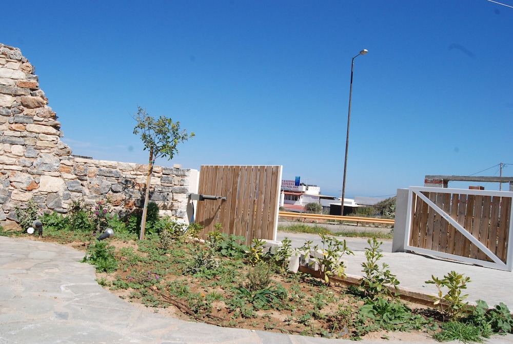 Okirroi Villas