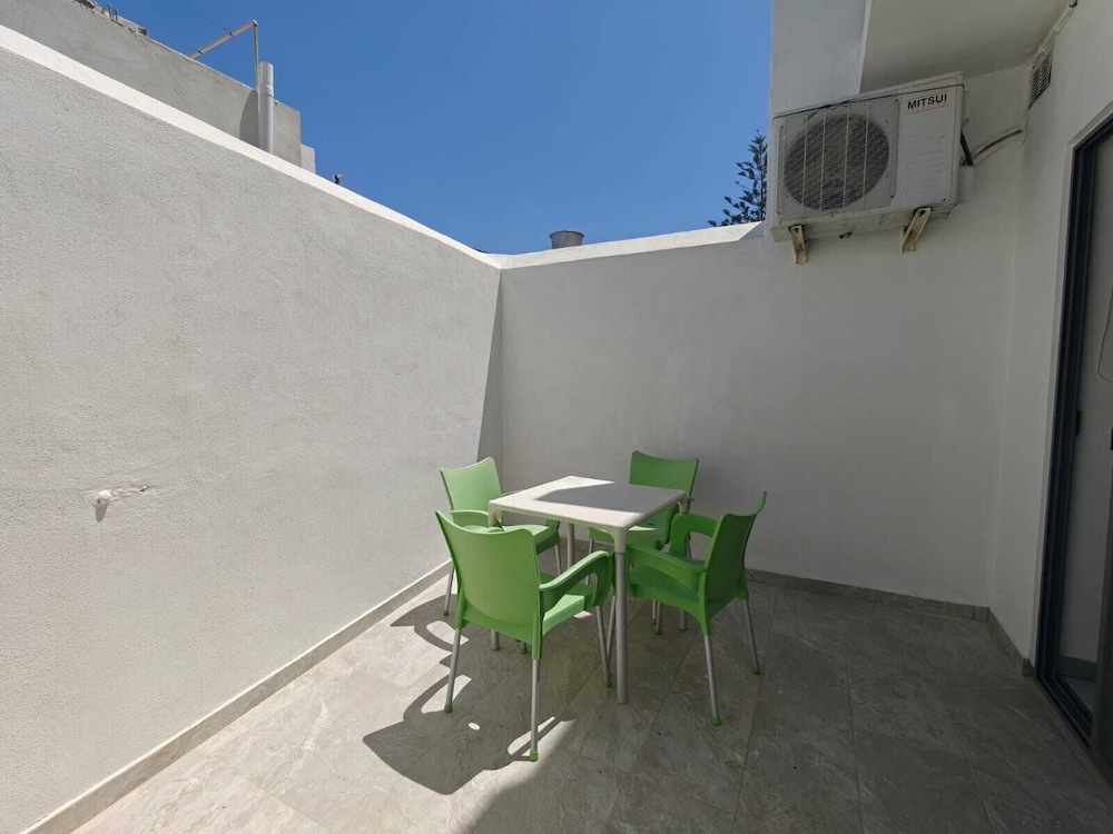 Pembroke Double Room with Private Bath