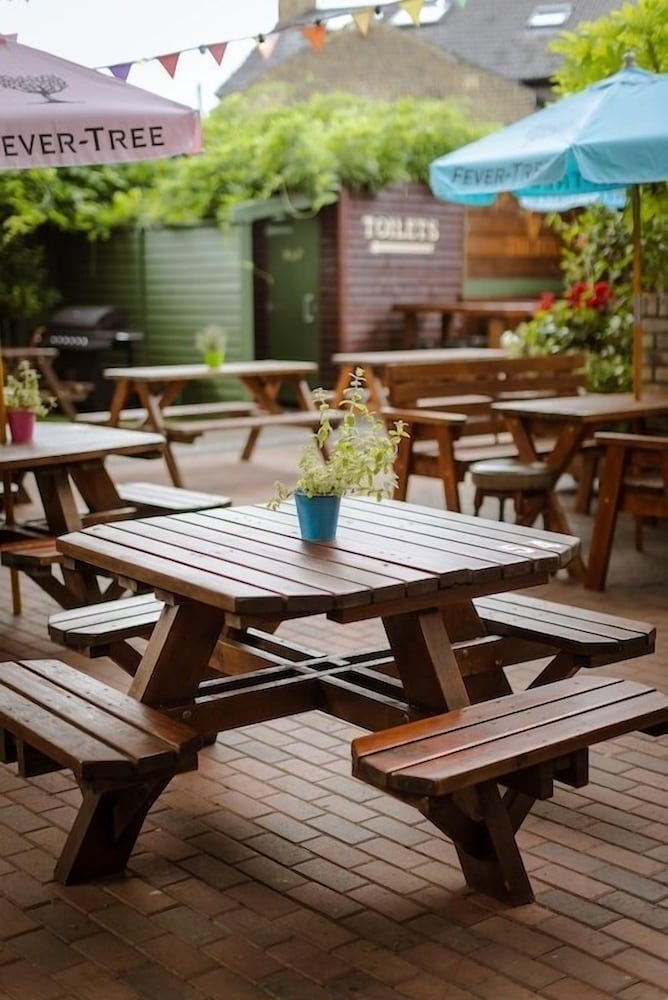 The Fox Pub & Inn