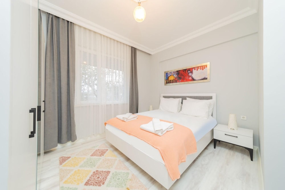 Vibrant Flat With Lovely Balcony in Muratpasa