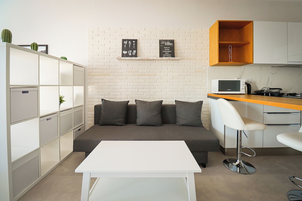 Caesar Blue Seaside Luxury Apartments