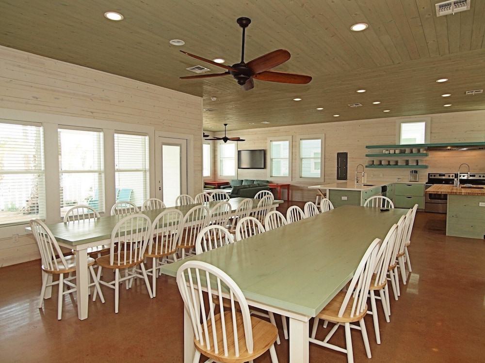 Beach Club Clubhouse 2