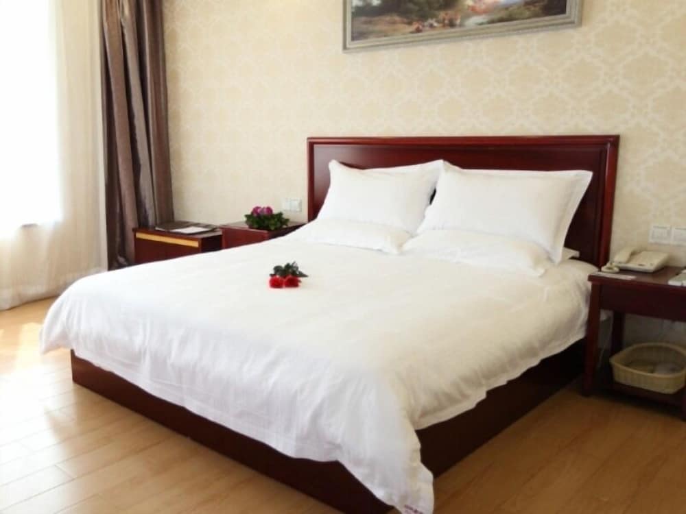 GreenTree Business Inn HuiZhou South Railway Station DanShui RenMin Road Business Hotel