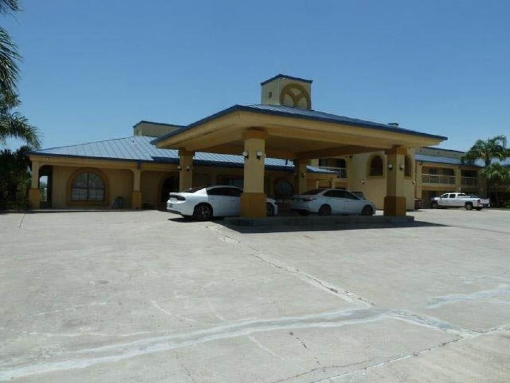 Americas Best Value Inn Bishop Kingsville view 4