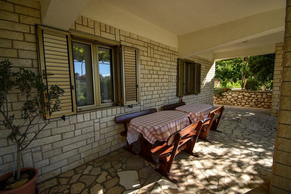 Frane - With Garden - A2 view 3