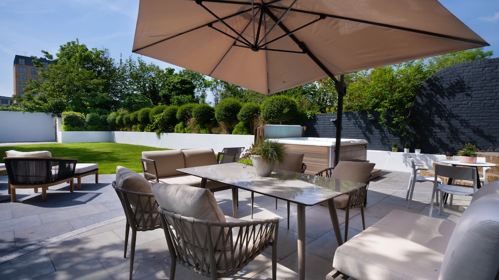 outdoor bbq area