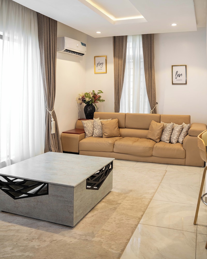 George Residence Ologolo Lekki