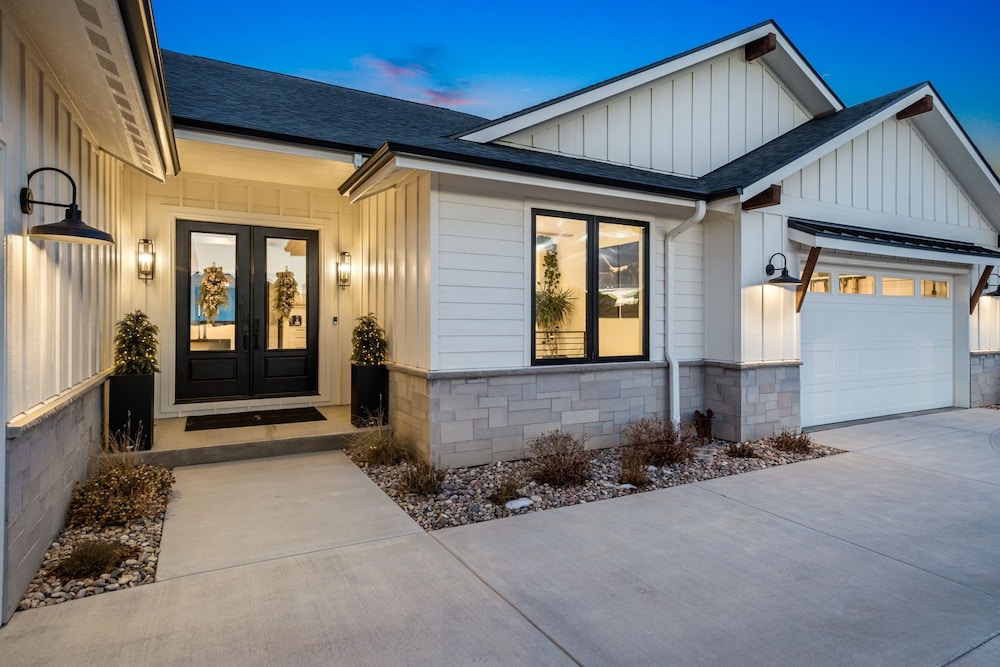 Bridle Ridge Retreat Modern Comfort, Open Views