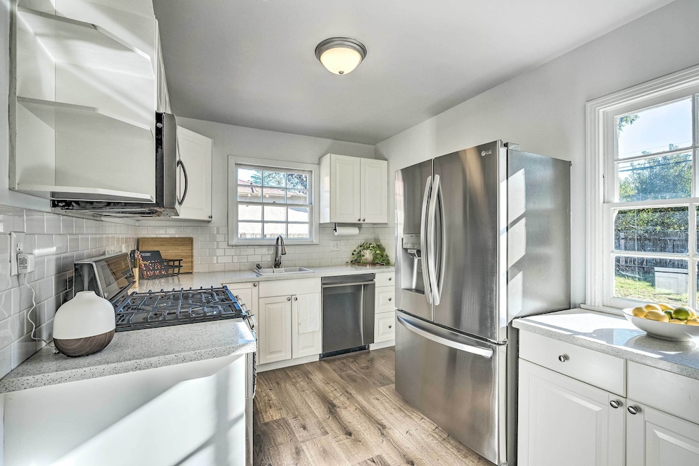 Cozy West Sacramento Getaway w/ Private Yard! view 5