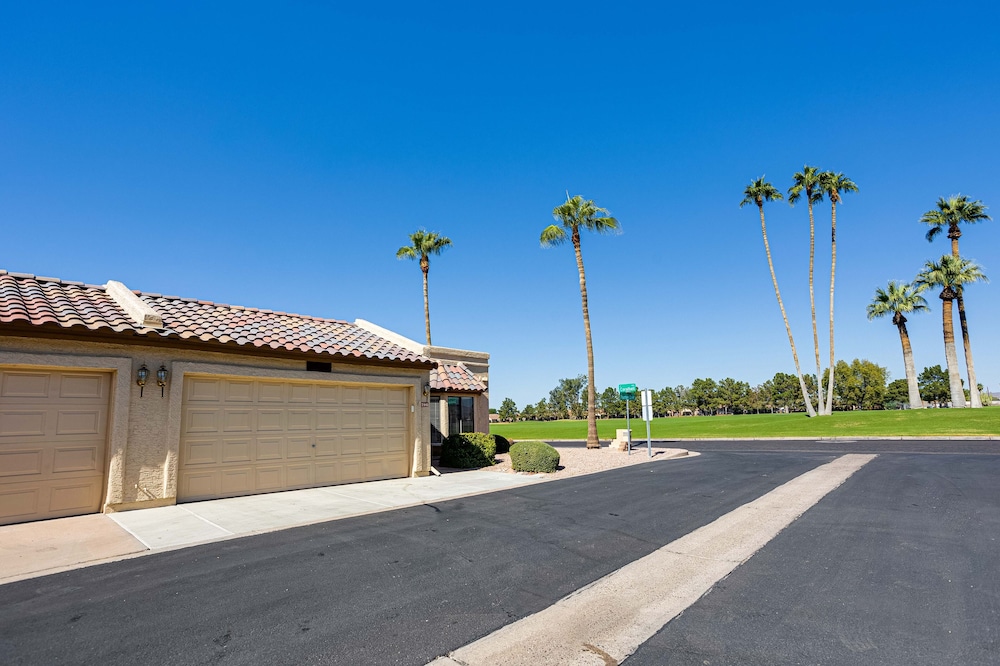 Fountain Cove Mesa 2 Bedroom Townhouse by RedAwning view 2