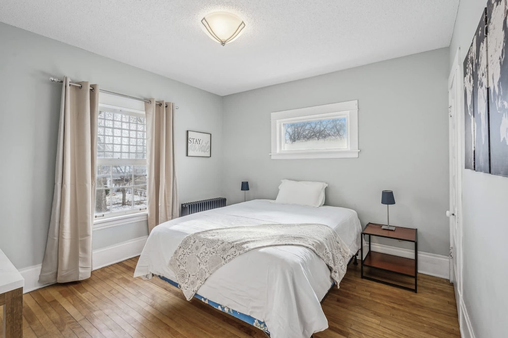 4BR 2BA Home in Charming St Paul - Sleeps 10