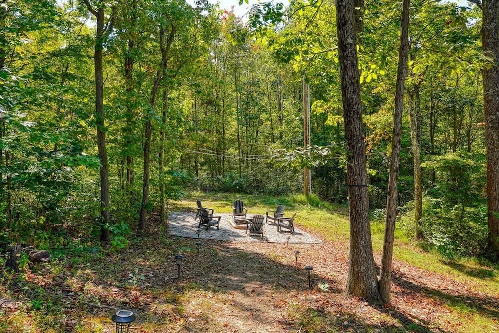 Seven Pines Cabin - Secluded in Hocking Hills