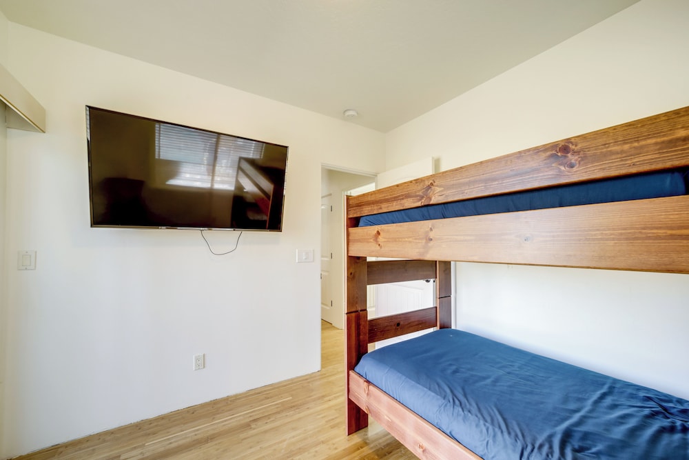 Thunder Mtn Views: Walkable Home in West Sedona!