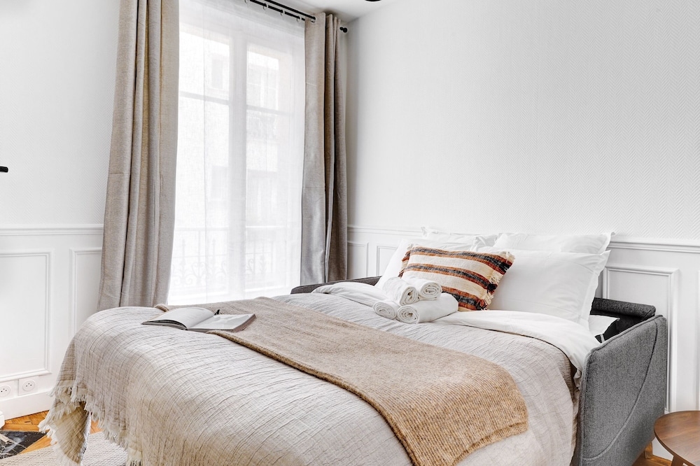 Chic 1BR by Eiffel Tower & Champ de Mars