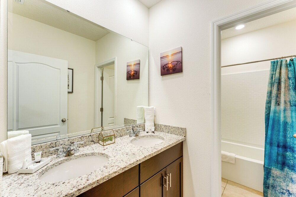 10 Mi to Disney World: Oasis w/ Resort Amenities!