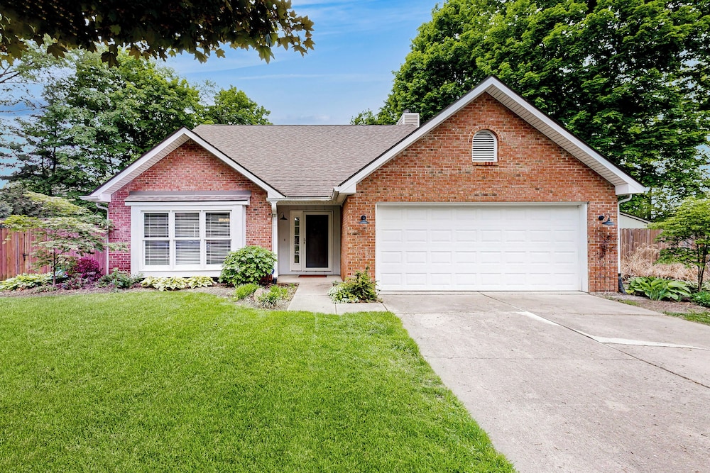 Waterfront 3BR w/ Heart-shaped Pond & Vitamix