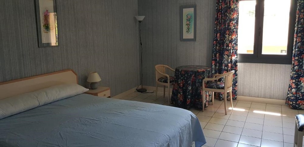 Village Club Yravals