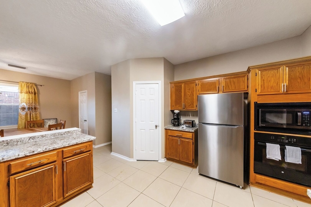 Pet-friendly 3BR Near First Colony Mall