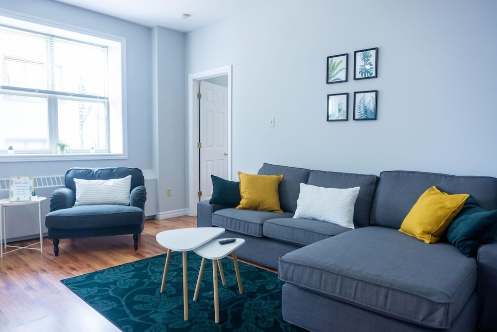 Saint John Vacations - 2BR Condo in Heart of Uptown Coffee Wifi - Property Image 1