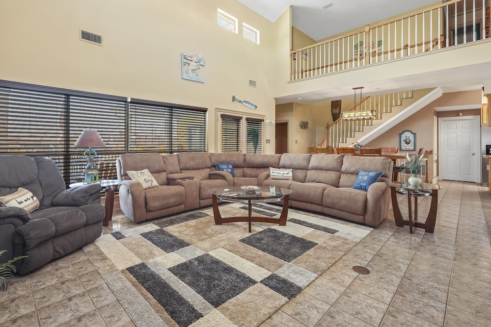 The Pelican 4 Bedroom Home by RedAwning