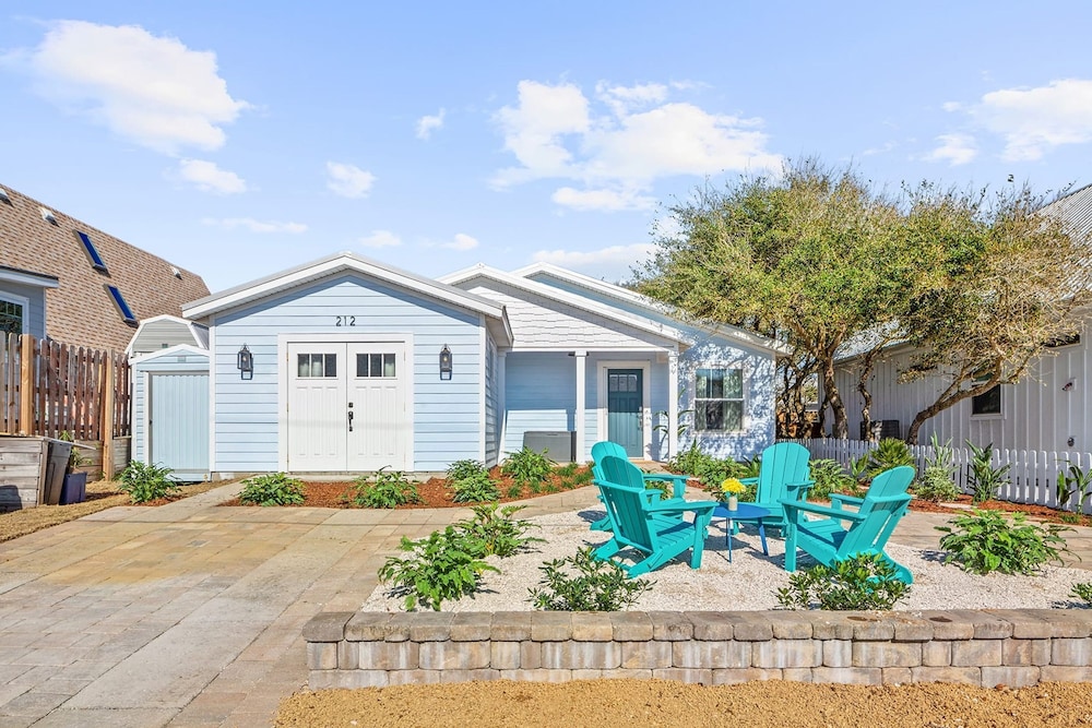 Cottagecore Coast Deck Hot Tub Surf-centric Neighborhood Kids Suite