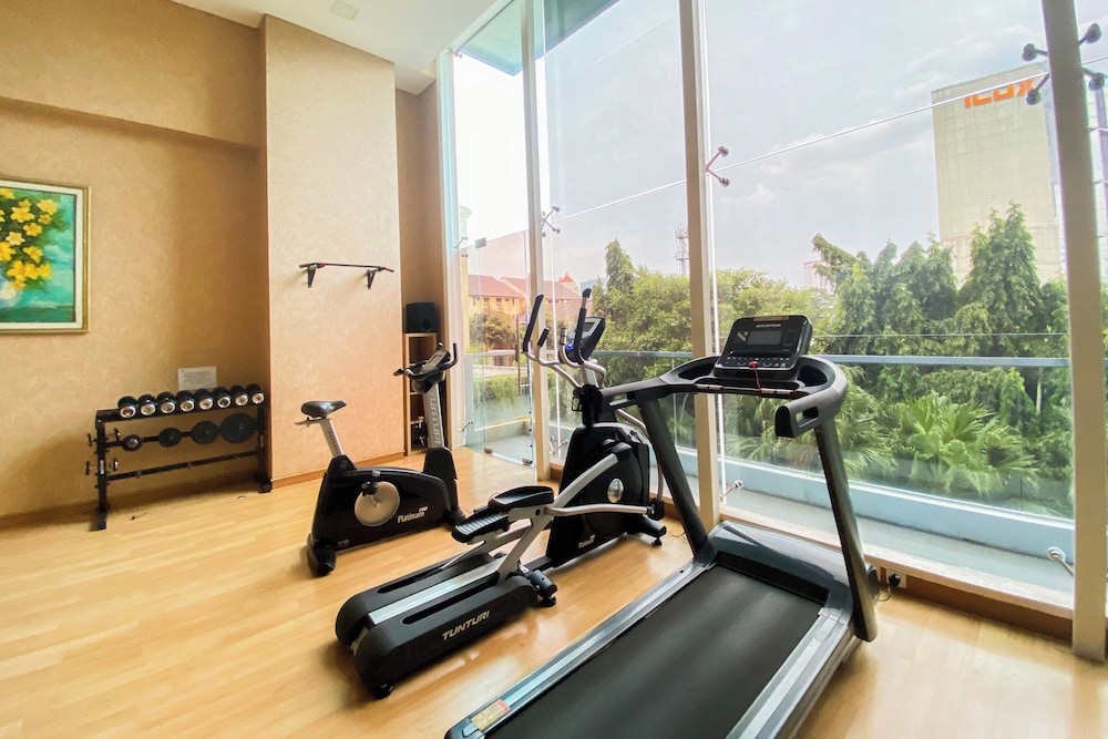 Spacious Studio Apartment at Capitol Suites