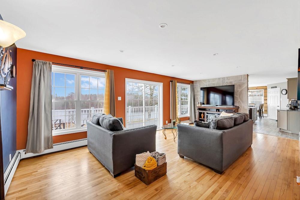 Serene 7br Haven By The Lake 7 Bedroom Home