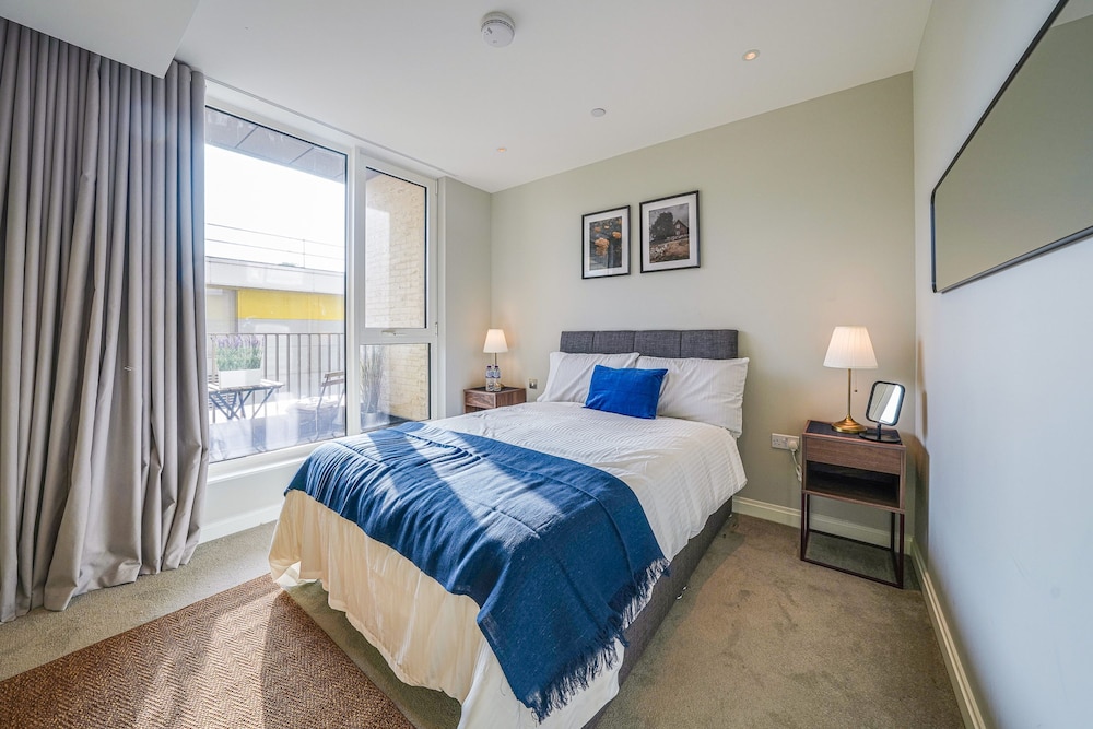 Central London Stay in Vauxhall With Balcony
