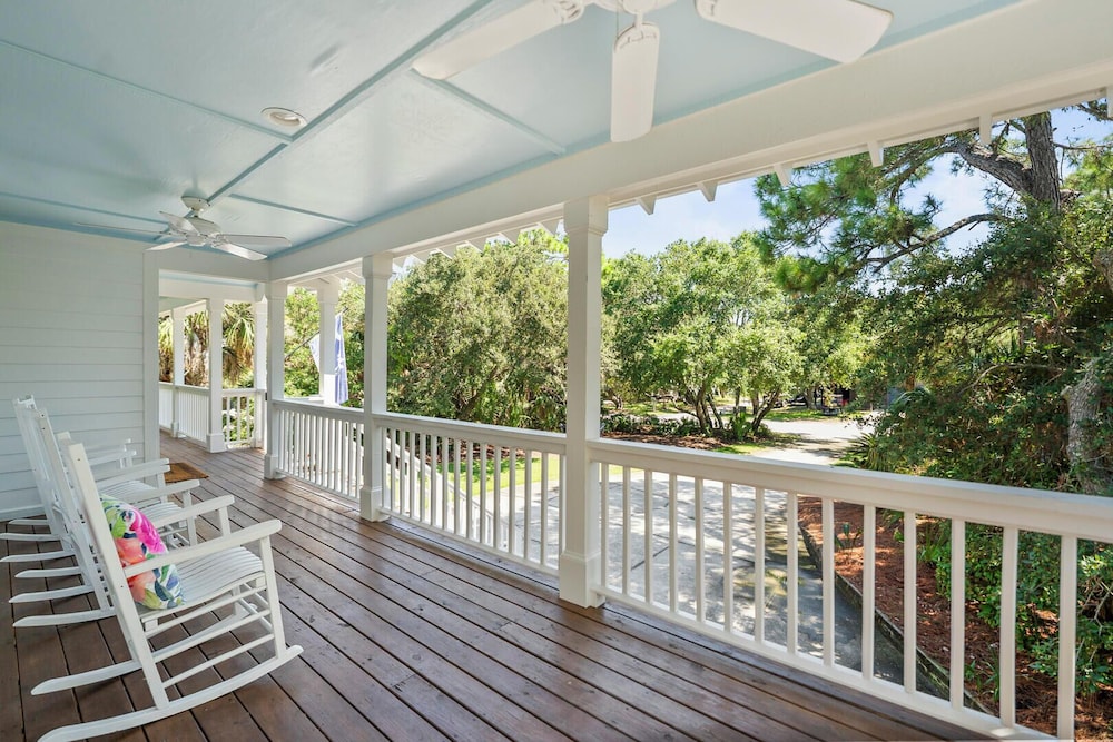 723 Seahorse Road - Newly Renovated, 5-bedroom Oceanside Home