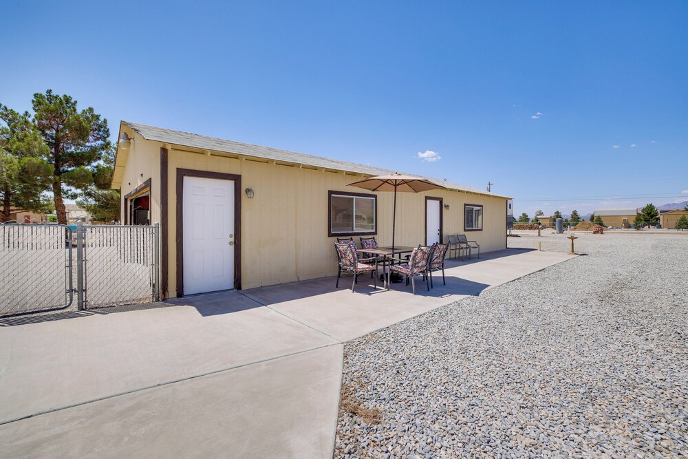 6 Mi to Downtown Pahrump: Scenic Desert Retreat
