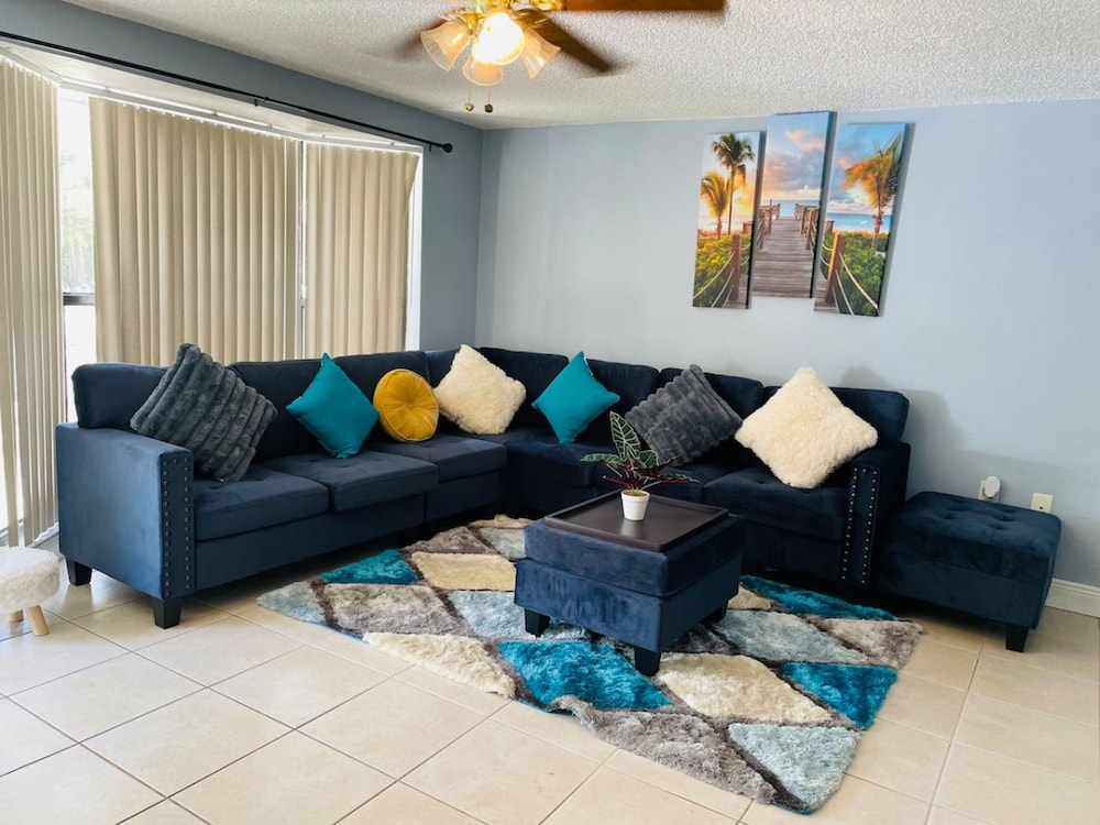 Home Close to Saint Pete Pier Quiet Spacious