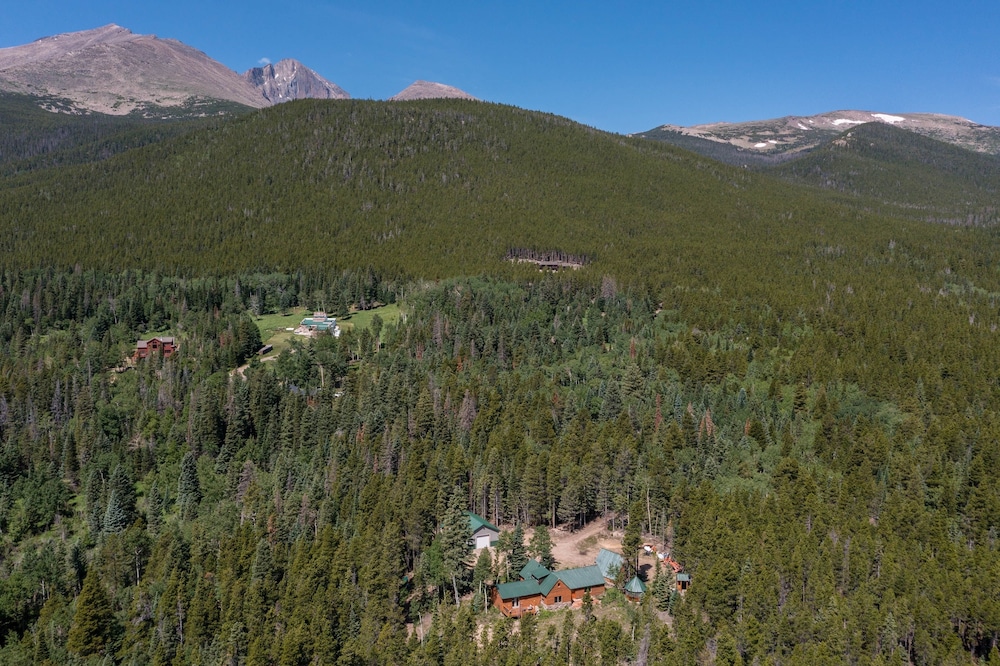 Longs Peak Cabin - Monthly Long-term Vacation Rental 30 Days -- Estes Park 3 Bedroom Cabin by RedAwning - Property Image 21