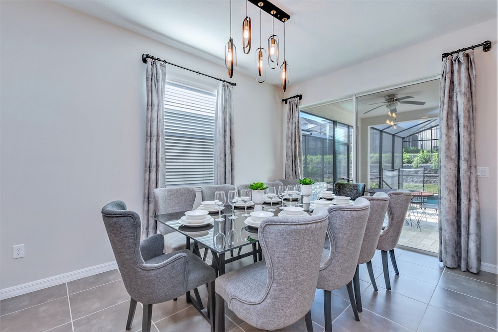 Phenomenal 8B 1810s Villa with Pool, Spa & Movie Theater - Image 4