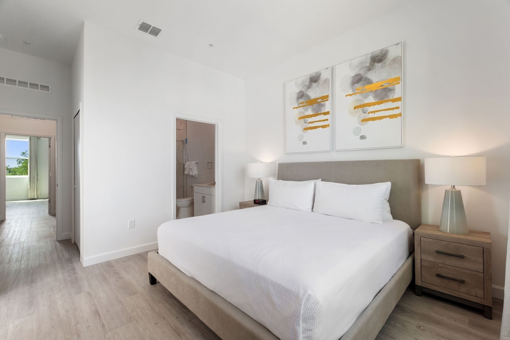 Harmony Haven Boutique Townhome At Azzure Resort Near Disney By Shine Villas 6 Bedroom Townhouse