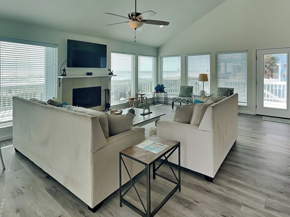 Beachfront Dolphin by Ryson Vacation Rentals