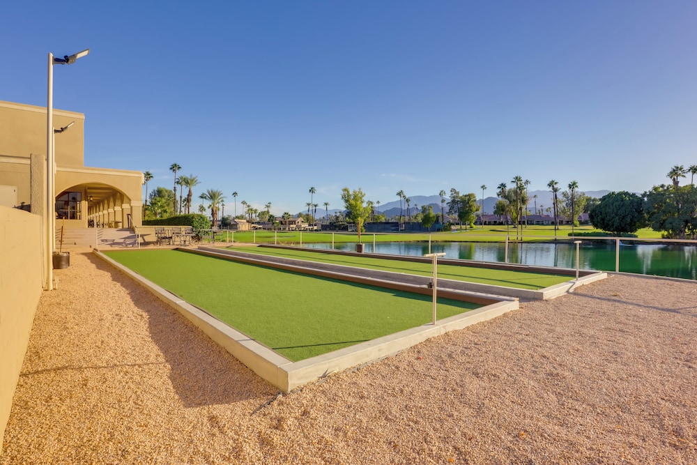 Games, Grill & Golf Course View: Palm Desert Gem!