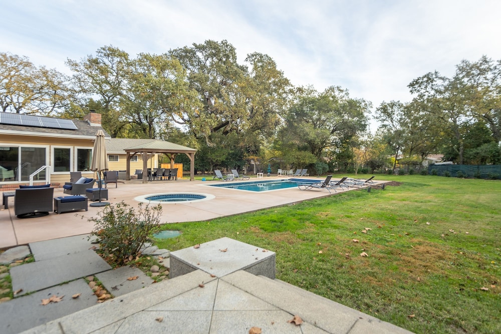 Wildflower by Avantstay Gorgeous Wine Country Home w Pool Bocce Ball Court Huge Yard