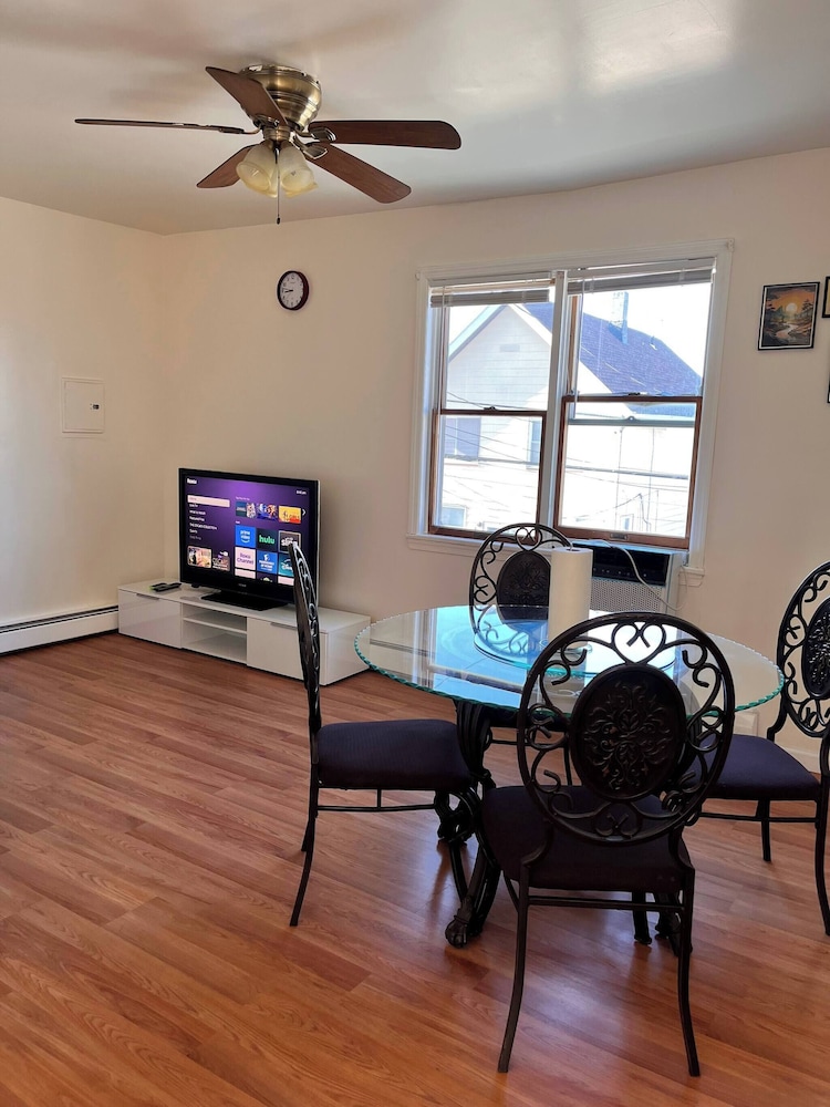Amazing Three Bedrooms Apartment