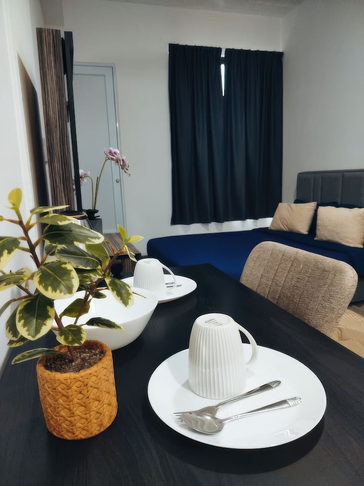 Parkview Botanical Suites