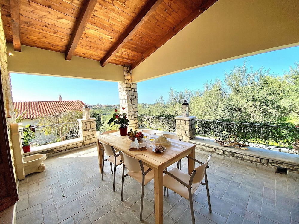 Eros Villa