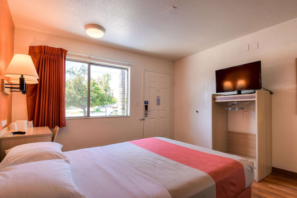 Motel 6 Riverside West - Jurupa Valley