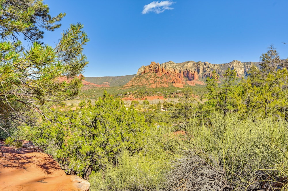 Walk to Hiking Trails: Sedona Red Rock Retreat view 2